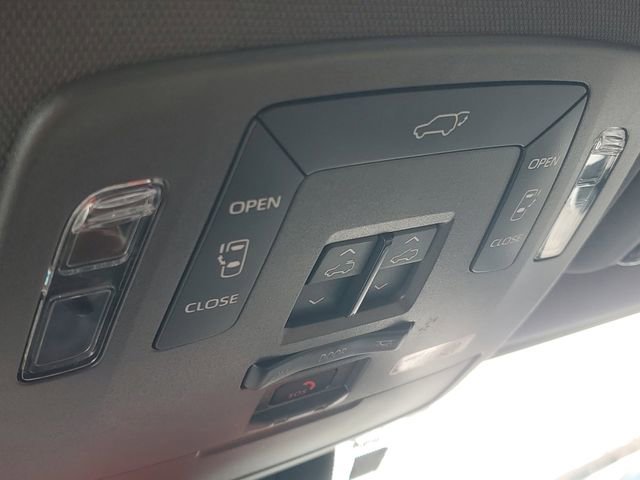 Used 2024 Toyota Sienna LE FWD image 29