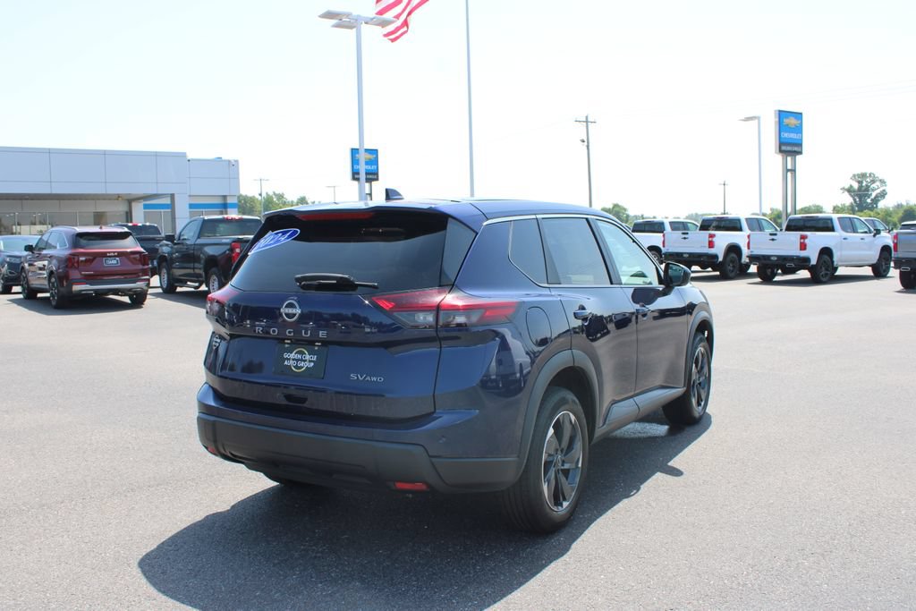 Used 2024 Nissan Rogue SV AWD/4WD image 9
