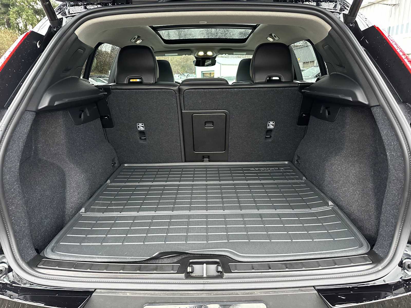 Used 2025 Volvo XC40 B5 Core w/ Protection Package Premier image 14