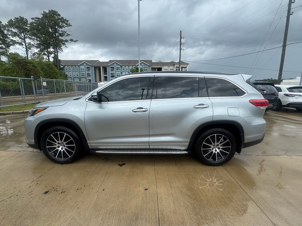 Used 2017 Toyota Highlander SE FWD image 5