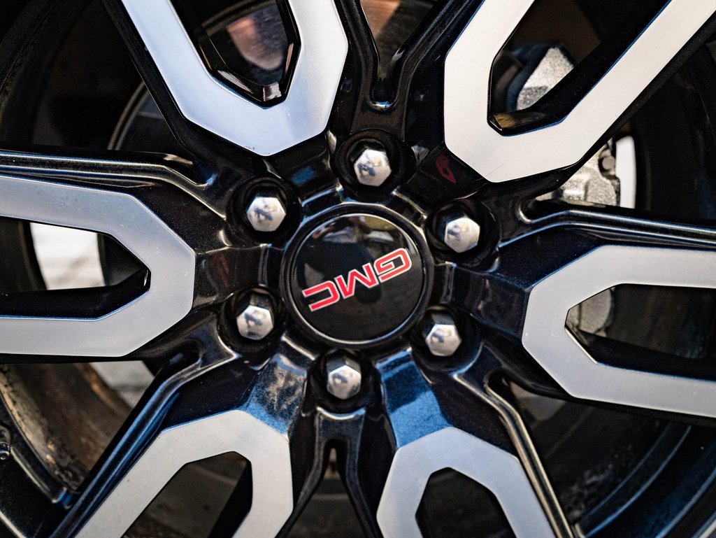 Used 2022 GMC Sierra 1500 AT4 w/ AT4 Premium Package image 8