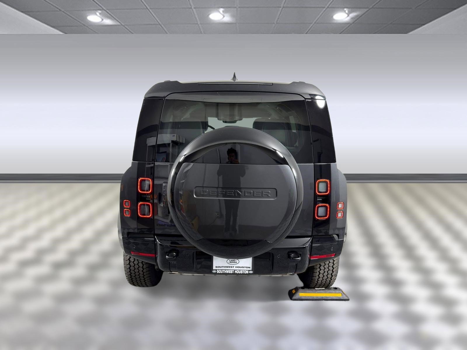 New 2026 Land Rover Defender 110 X-Dynamic SE image 9