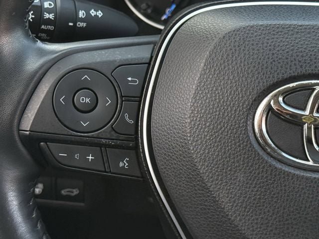 Used 2022 Toyota RAV4 XLE Premium image 15