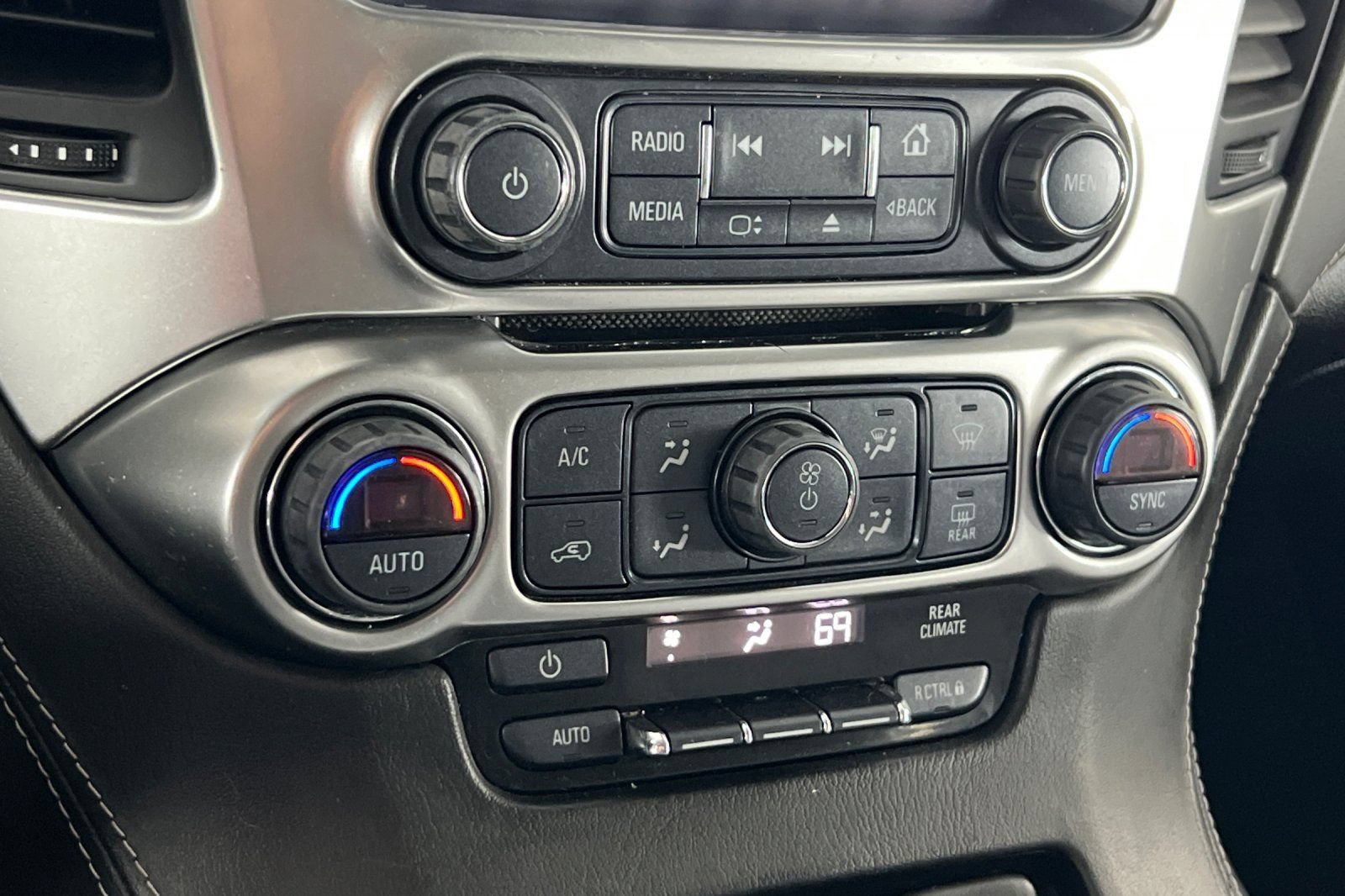 Used 2019 Chevrolet Tahoe LS w/ Enhanced Driver Alert Package AWD/4WD image 29