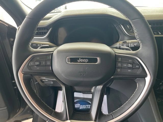Used 2025 Jeep Grand Cherokee Altitude AWD/4WD image 23