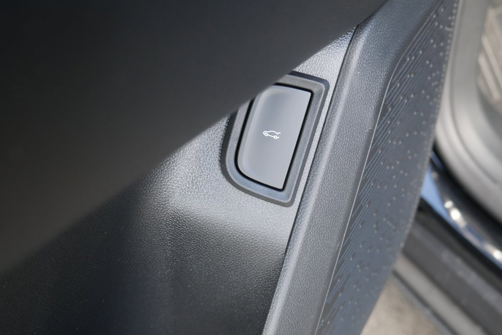 New 2025 Chevrolet Equinox LT w/ Convenience Package II image 16