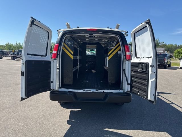 Used 2018 Chevrolet Express 2500 RWD image 20