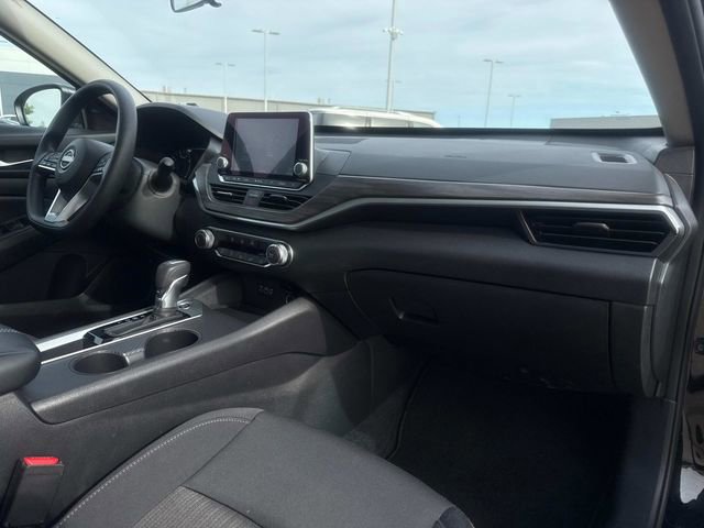 Used 2025 Nissan Altima 2.5 SV image 18