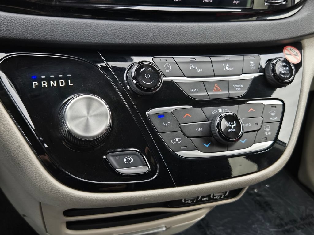 Used 2023 Chrysler Pacifica Touring-L FWD image 19