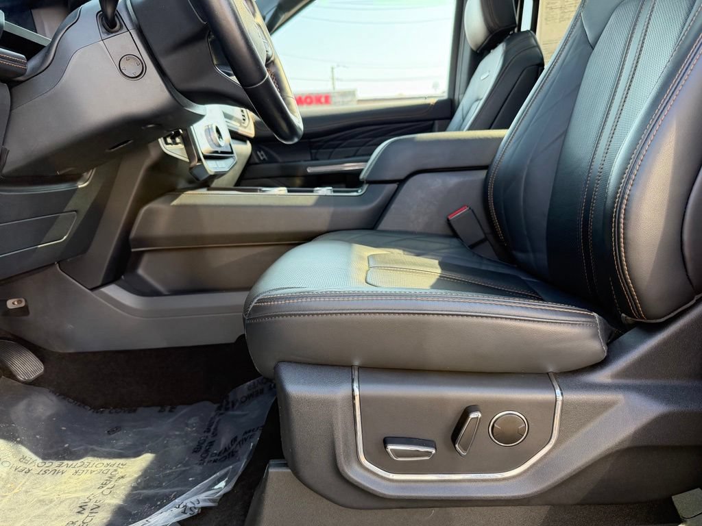 Used 2023 Ford Expedition Platinum AWD/4WD image 40