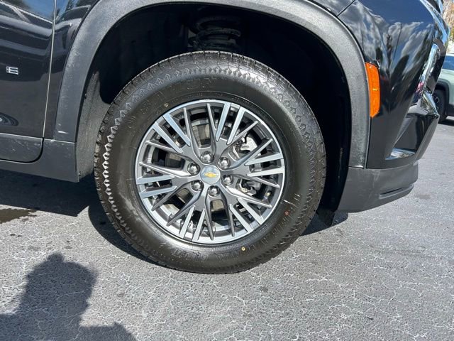Used 2025 Chevrolet Traverse LT image 8