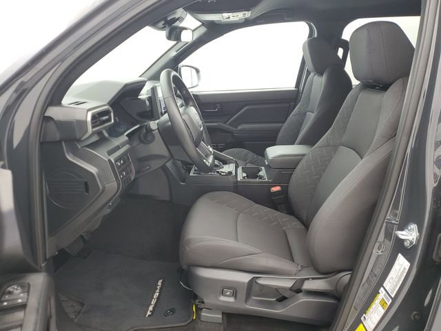 Used 2025 Toyota Tacoma SR AWD/4WD image 17