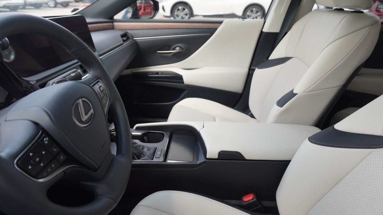 Used 2023 Lexus ES 350 w/ Premium Package FWD image 11