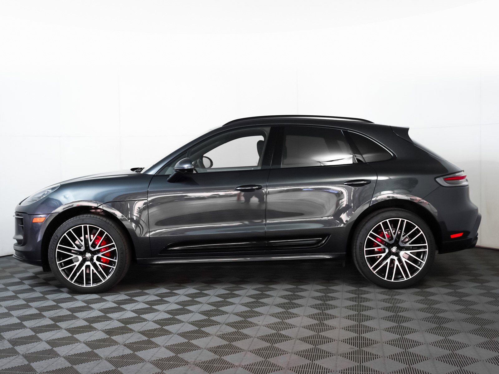 Certified 2025 Porsche Macan S image 2
