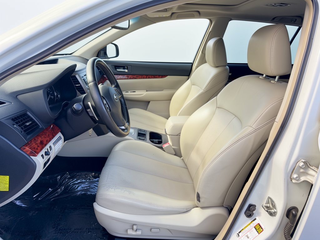 Used 2012 Subaru Outback 3.6R Limited w/ Moonroof Pkg AWD/4WD image 5