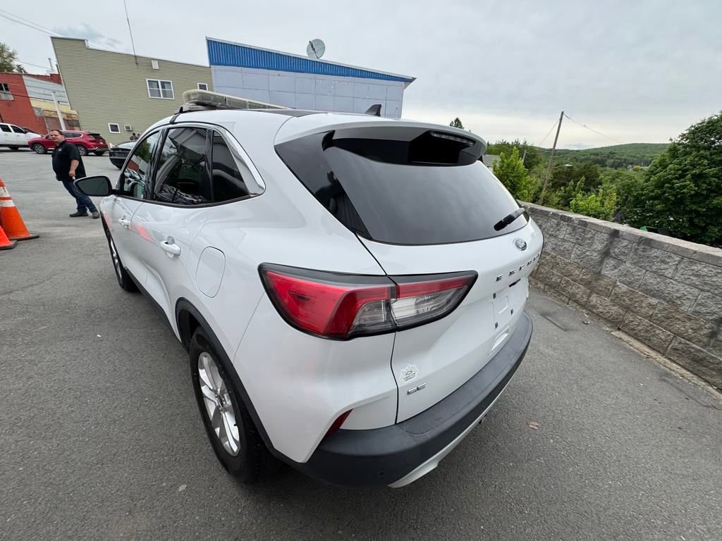 Used 2020 Ford Escape SE image 3