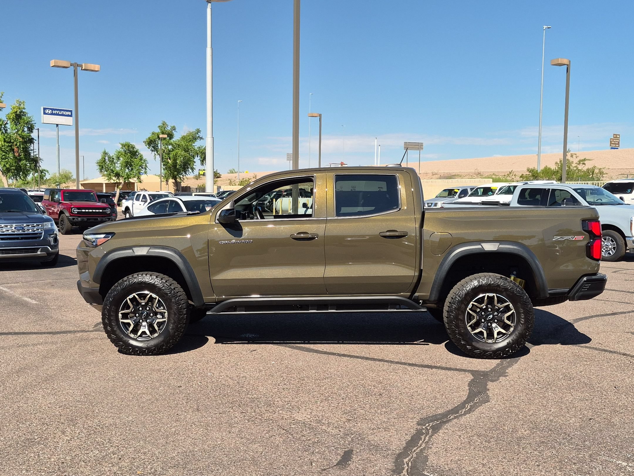 Used 2024 Chevrolet Colorado ZR2 w/ Technology Package AWD/4WD image 8
