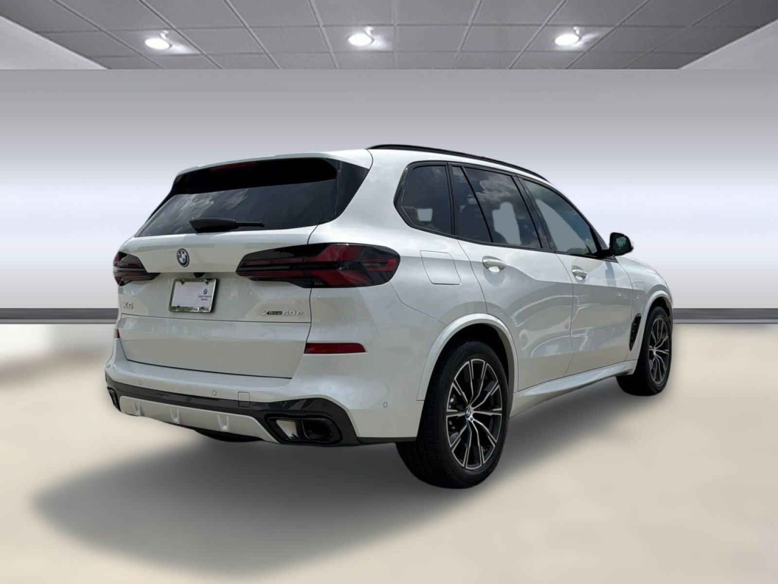 Used 2026 BMW X5 xDrive50e w/ M Sport Package AWD/4WD image 7