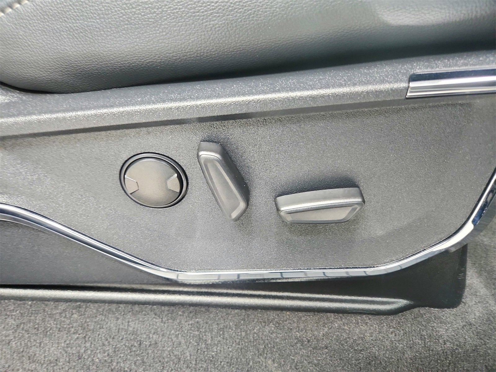 Used 2024 Ford F250 Lariat w/ Chrome Package image 40