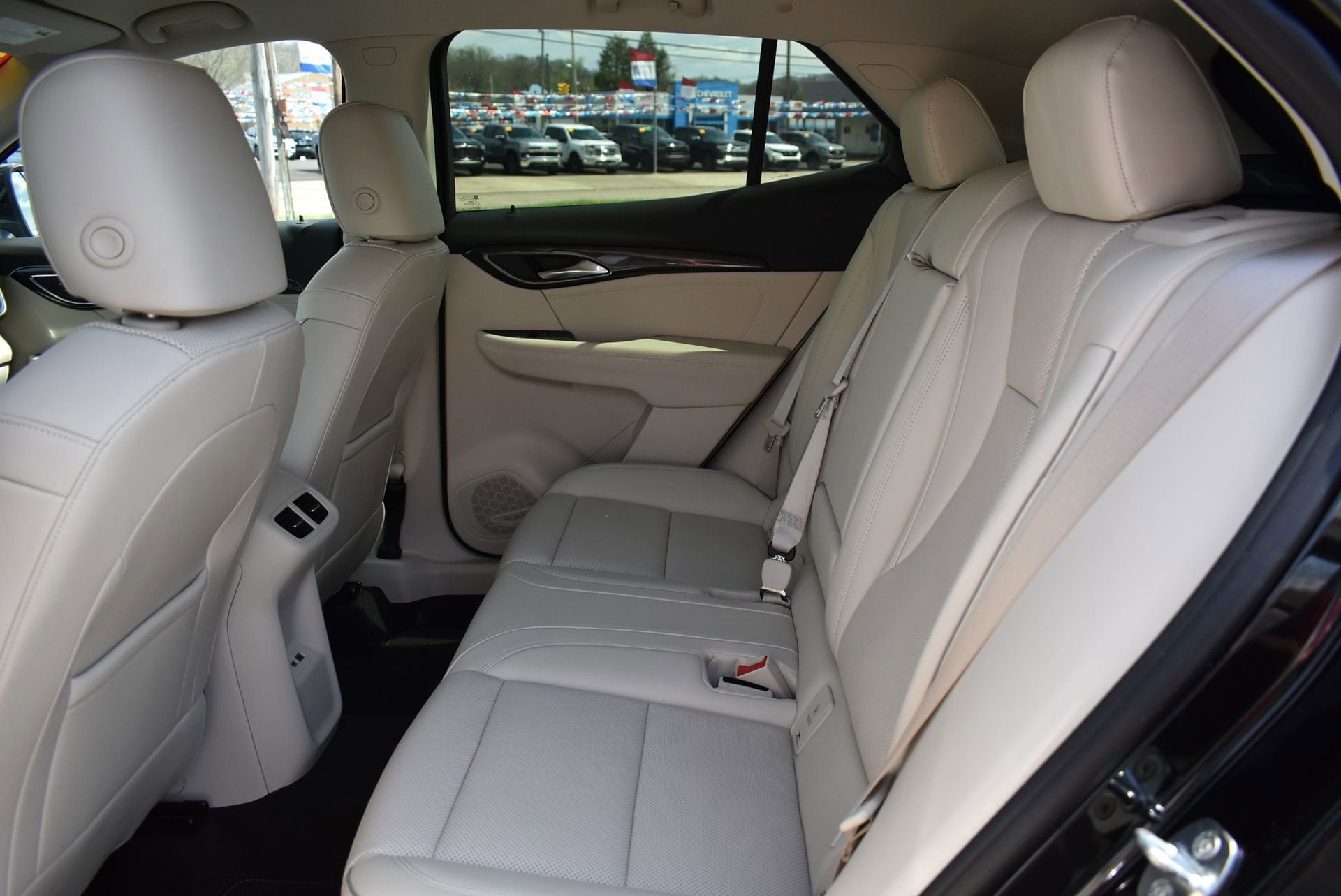 Used 2023 Buick Envision Essence AWD/4WD image 16