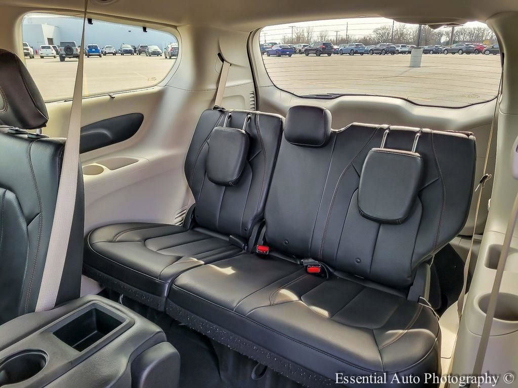 Used 2019 Chrysler Pacifica Touring-L w/ Advanced Safetytec Group image 11