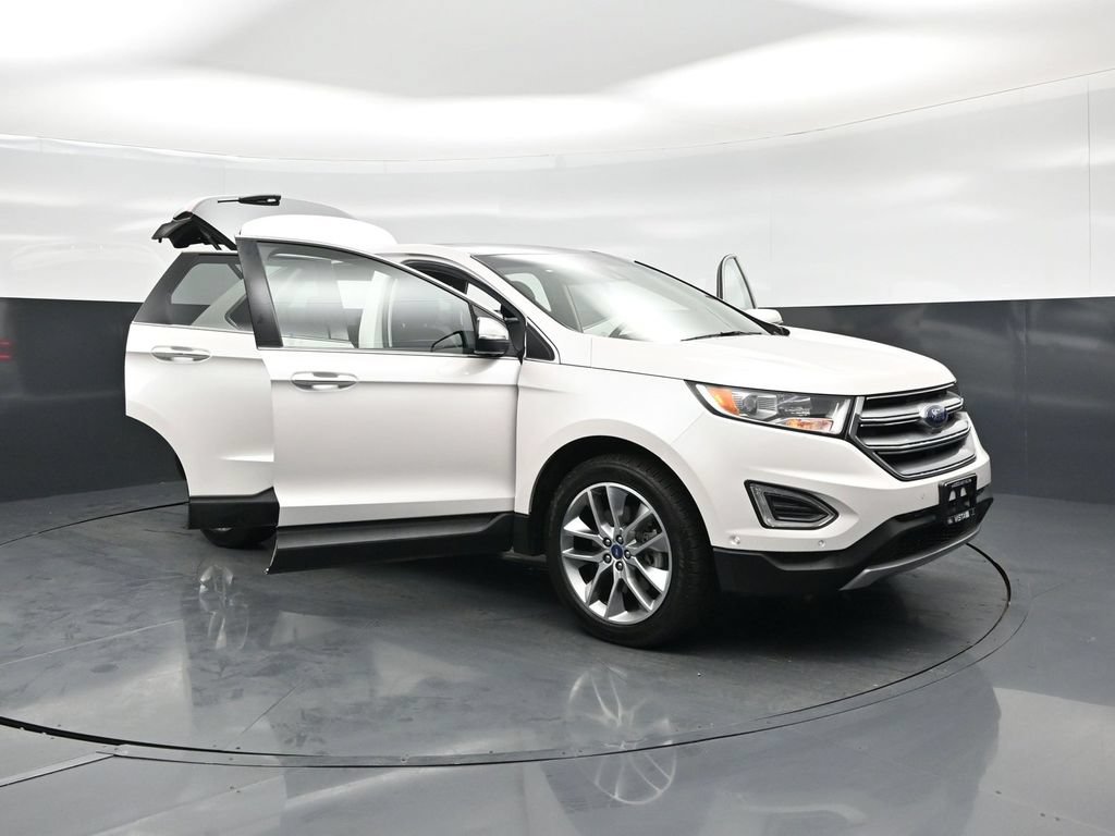 Used 2018 Ford Edge Titanium w/ Equipment Group 302A AWD/4WD image 32