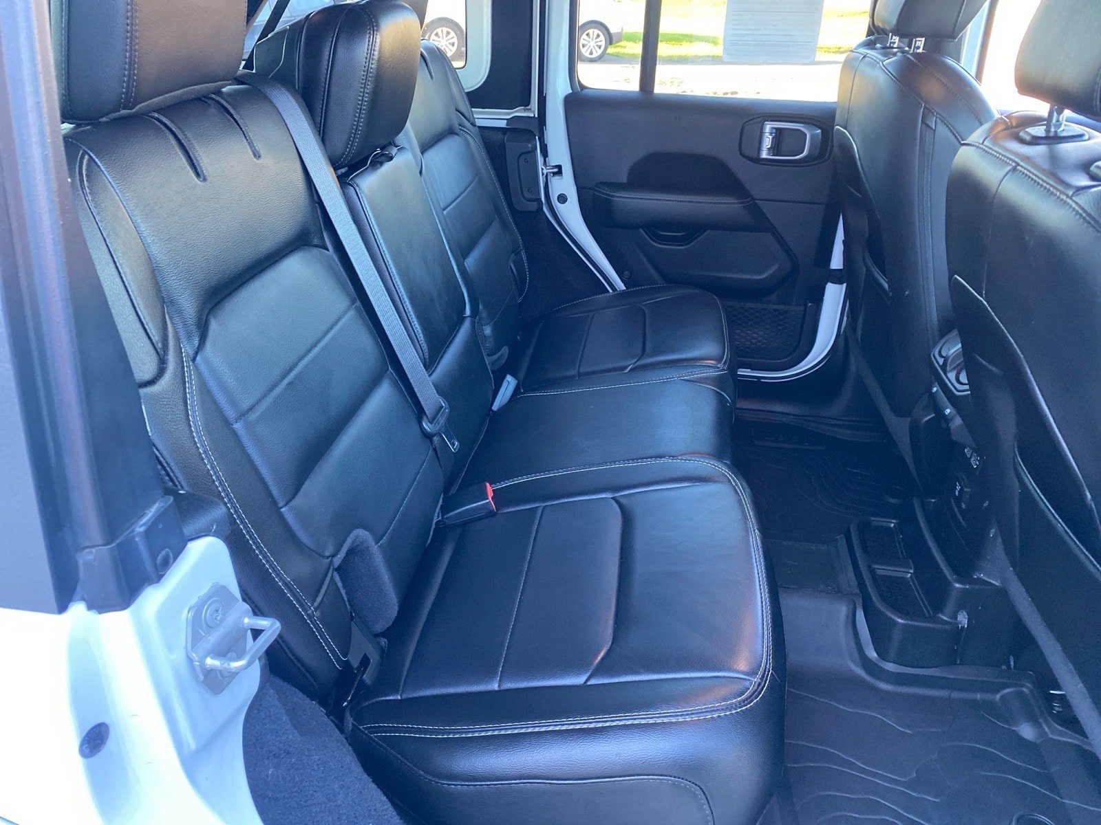 Used 2020 Jeep Wrangler Unlimited Sahara AWD/4WD image 26