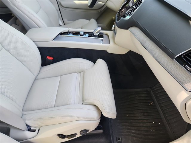Used 2025 Volvo XC90 B6 Ultra w/ Lounge Package image 14