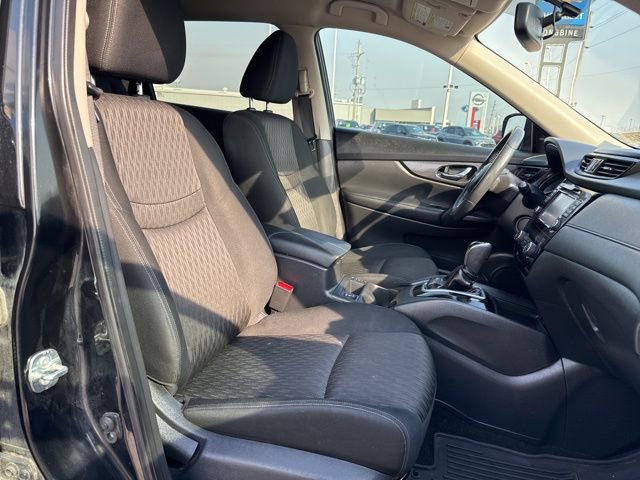 Used 2017 Nissan Rogue SV w/ SV Premium Package image 17