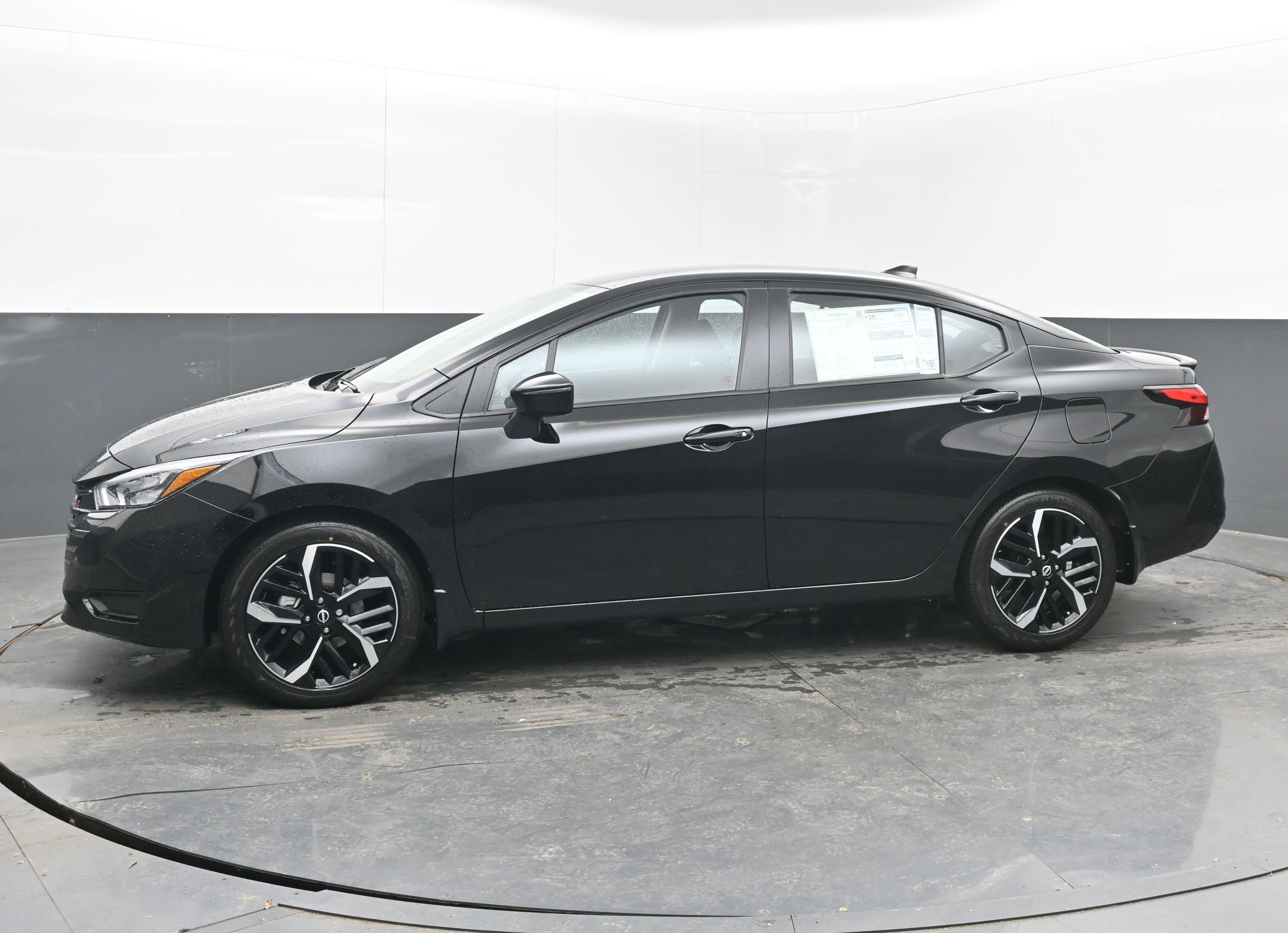 New 2025 Nissan Versa SR image 4