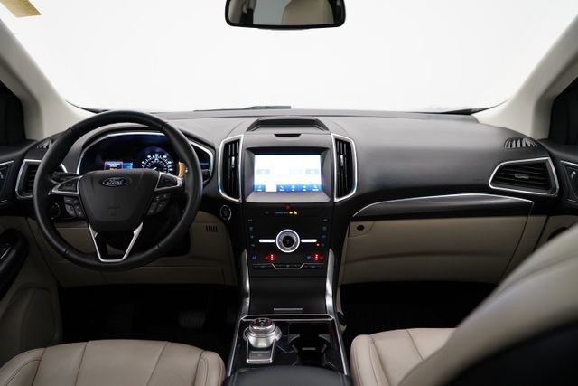 Used 2020 Ford Edge Titanium w/ Equipment Group 301A image 16