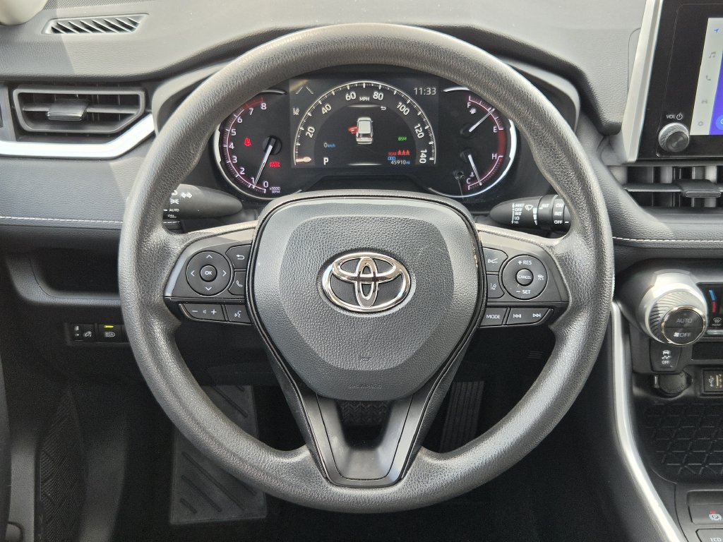 Used 2025 Toyota RAV4 XLE FWD image 15