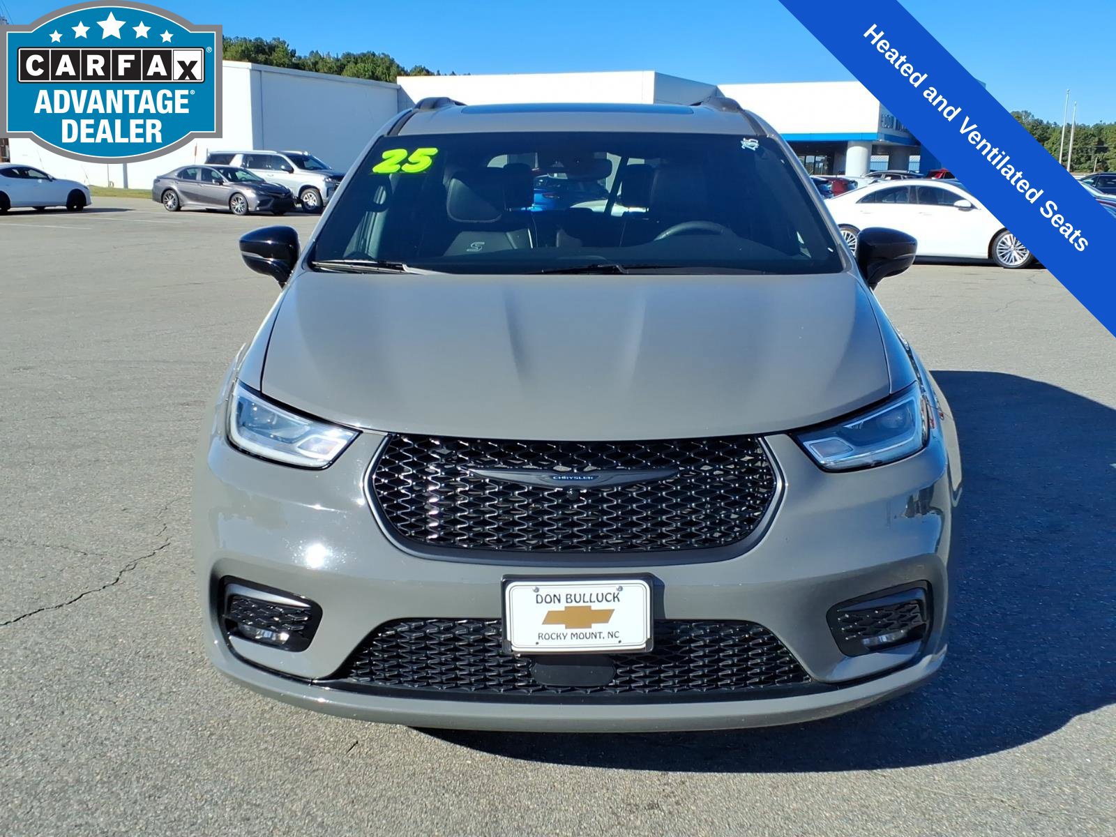 Used 2025 Chrysler Pacifica Limited FWD image 8