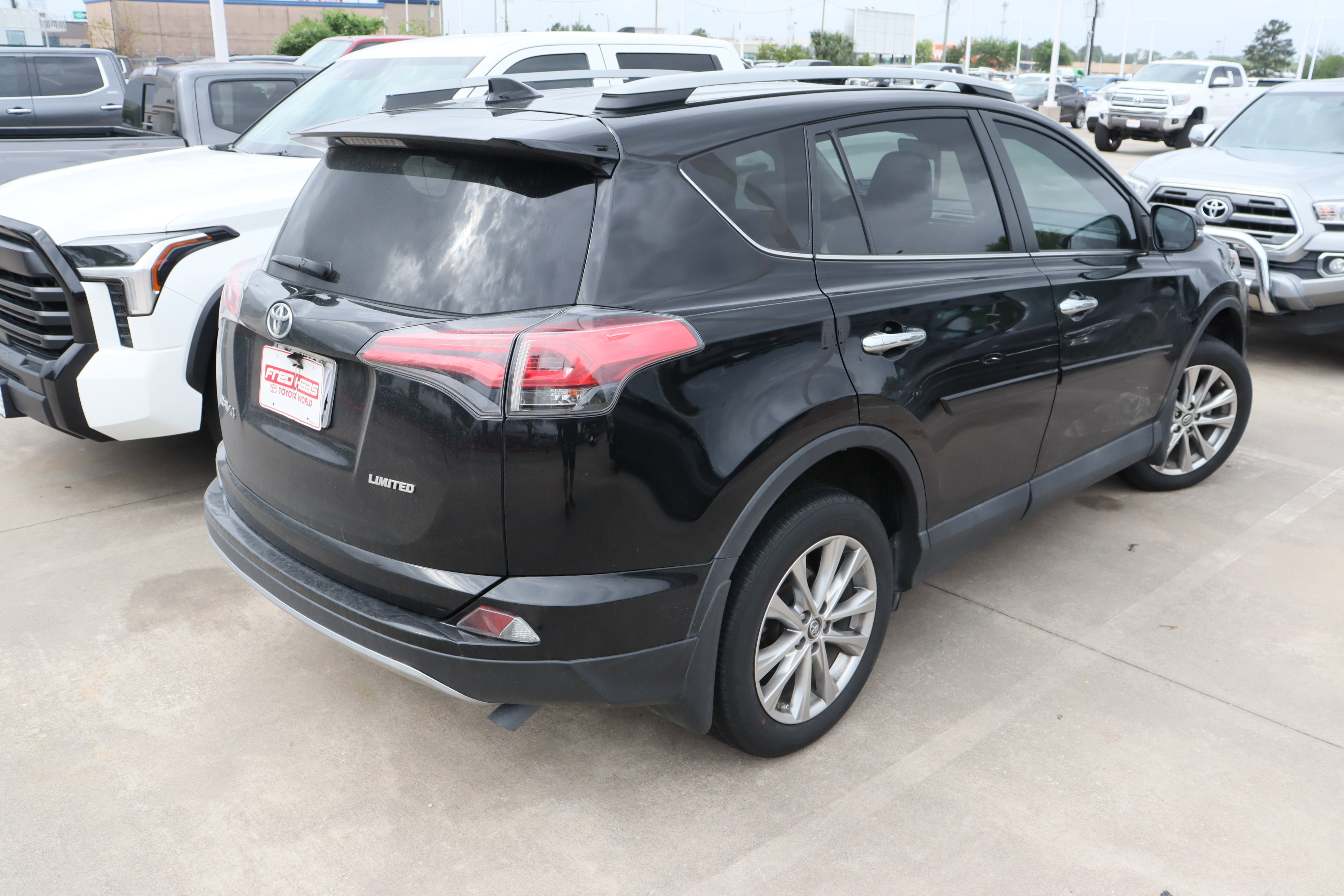 Used 2018 Toyota RAV4 Limited image 11