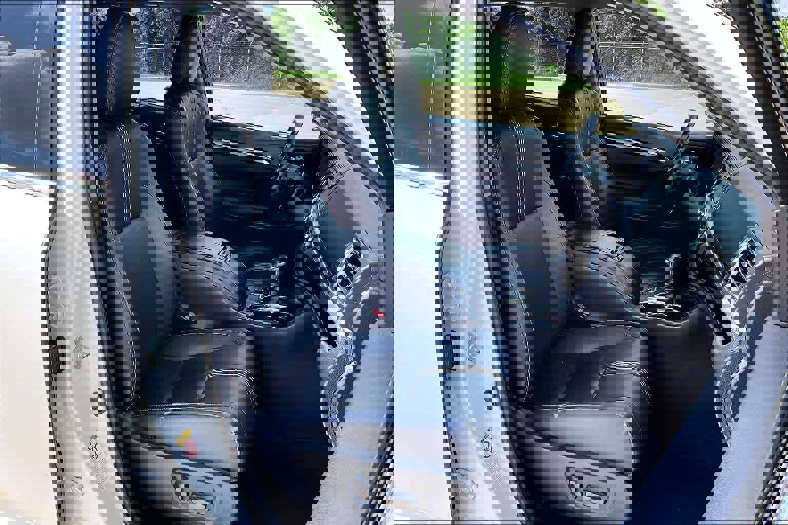 Used 2018 Toyota Highlander SE FWD image 9