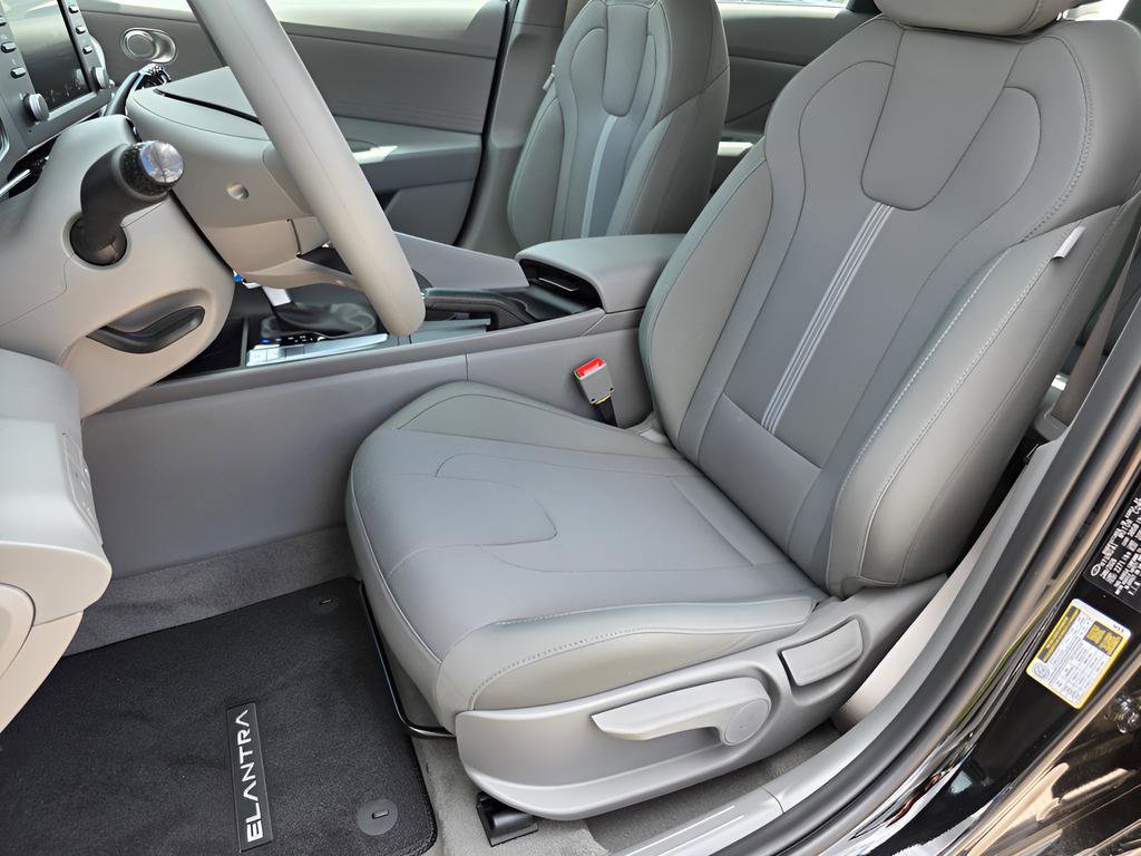 New 2026 Hyundai Elantra SE image 13