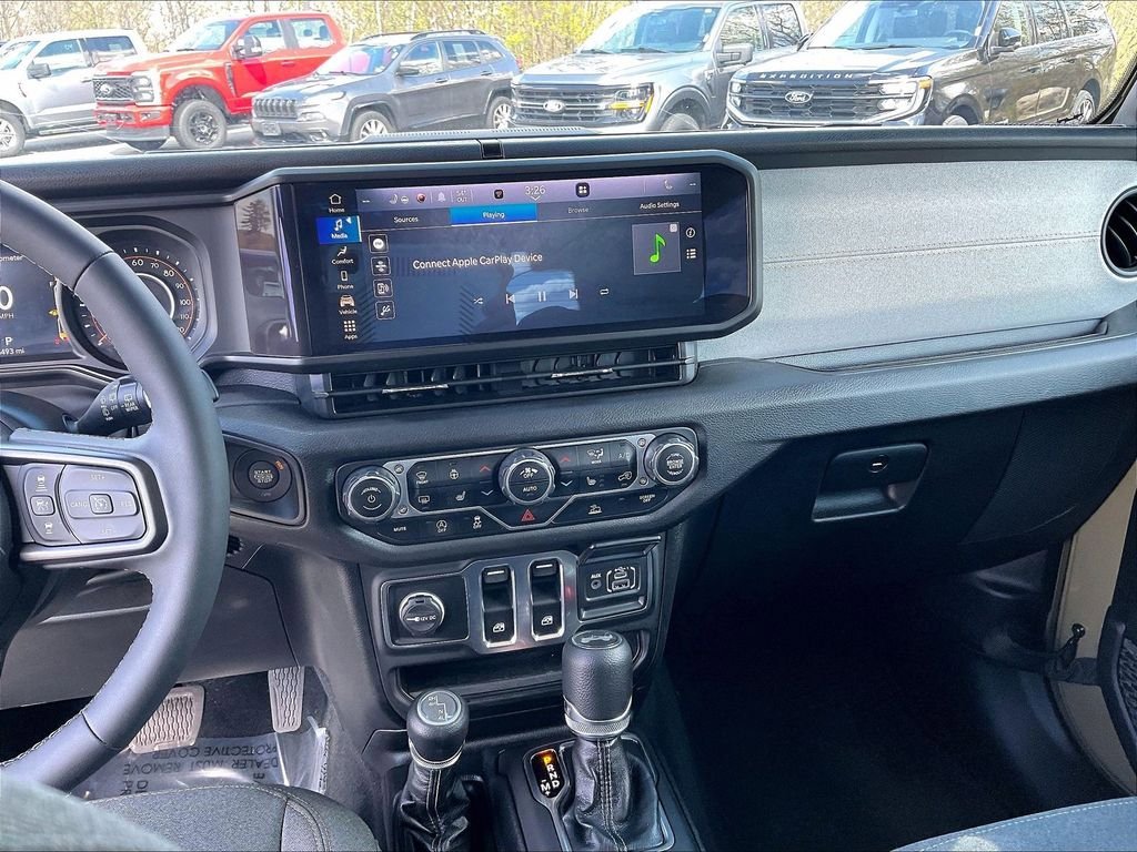 Used 2025 Jeep Wrangler Sport AWD/4WD image 17