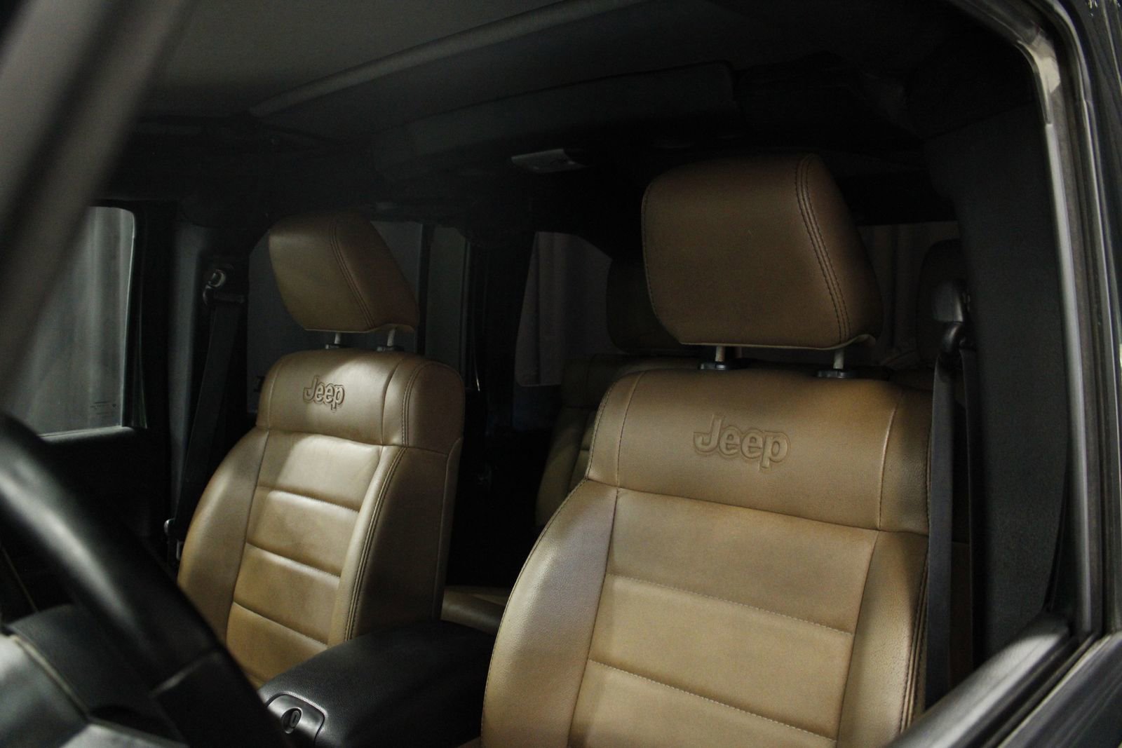 Used 2011 Jeep Wrangler Unlimited Sahara w/ Connectivity Group AWD/4WD image 21