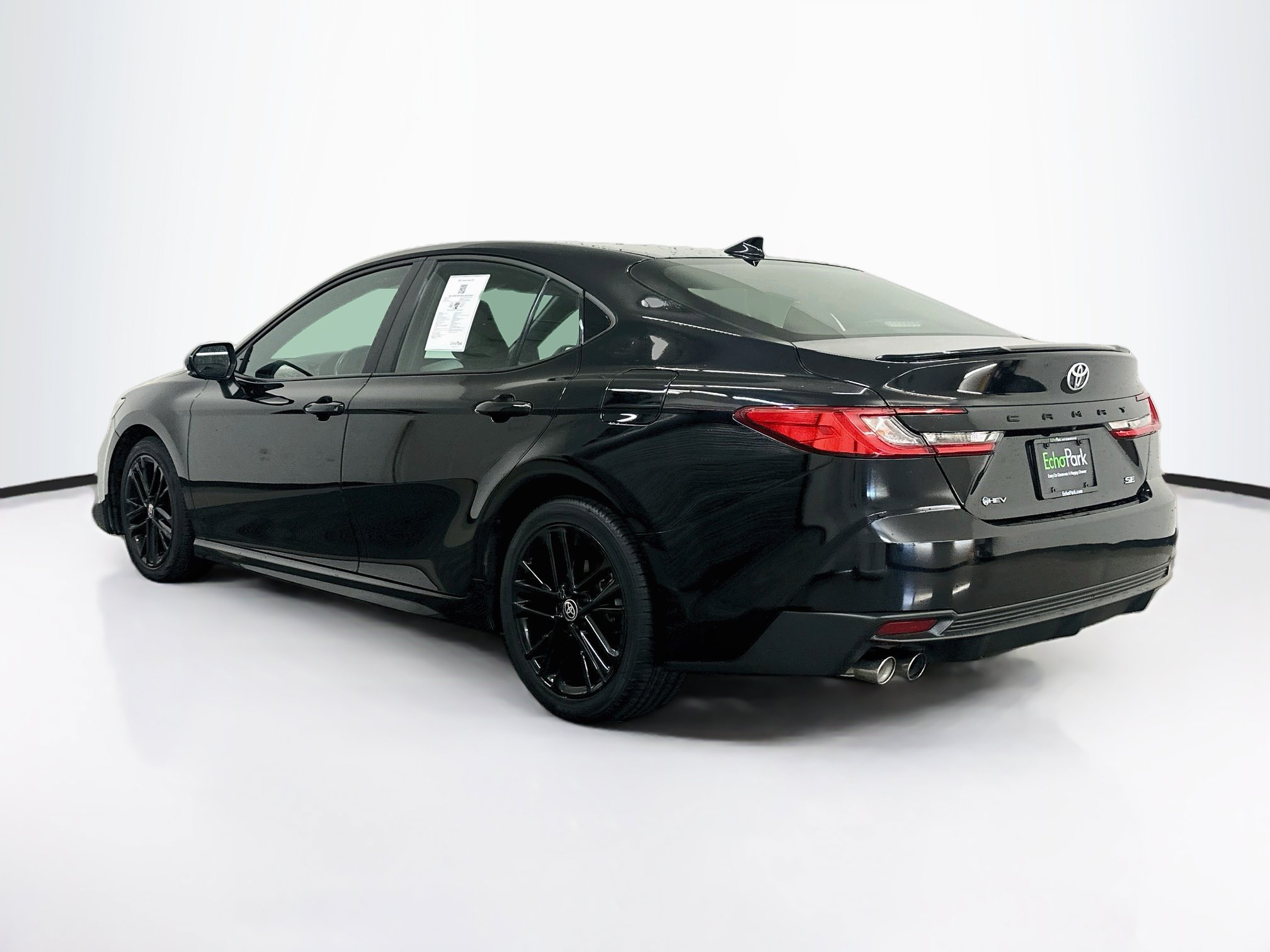 Used 2025 Toyota Camry SE FWD image 5