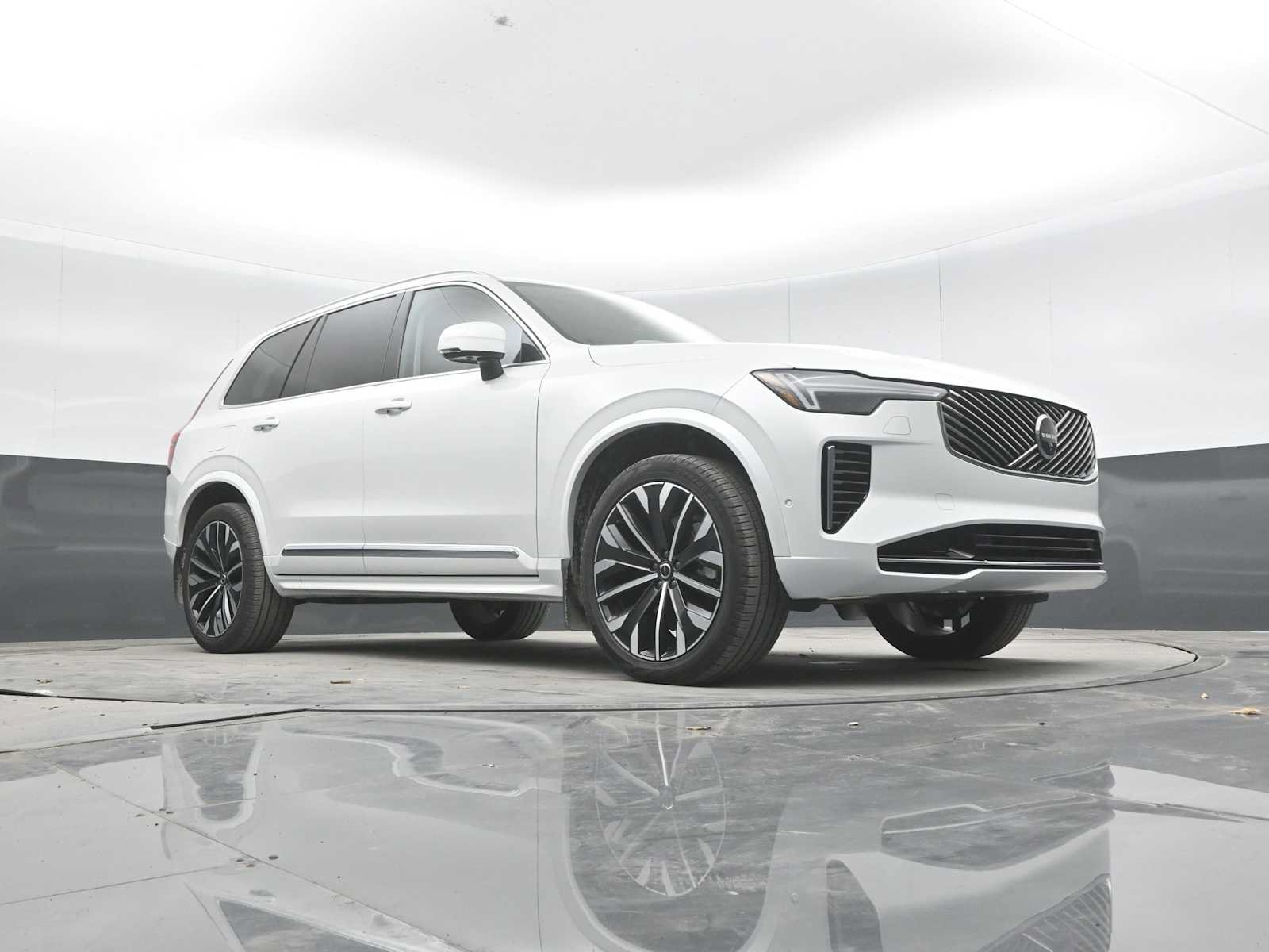 Used 2026 Volvo XC90 B6 Ultra w/ Protection Package AWD/4WD image 43