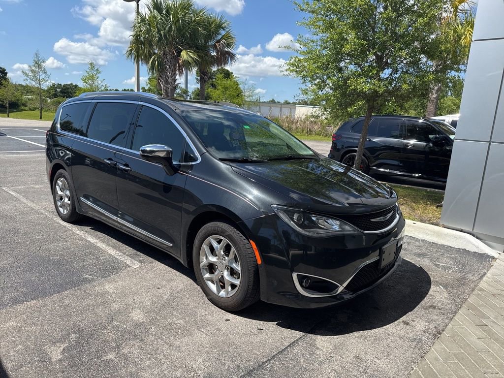 Used 2018 Chrysler Pacifica Limited w/ Advanced Safetytec Group FWD image 2