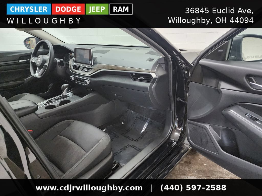 Used 2025 Nissan Altima 2.5 SV AWD/4WD image 35