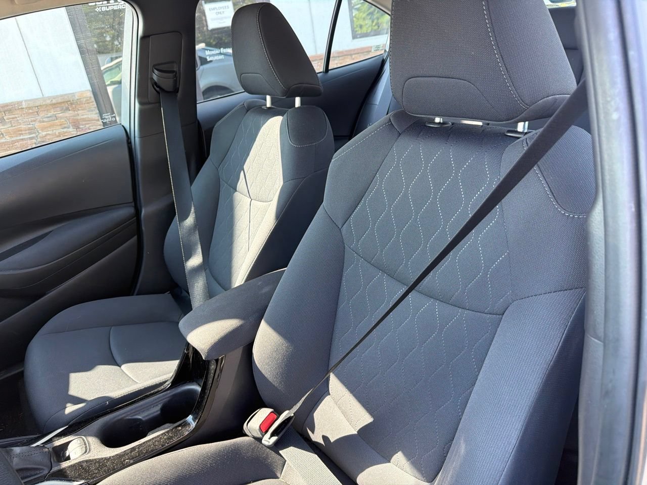 Used 2022 Toyota Corolla LE FWD image 3