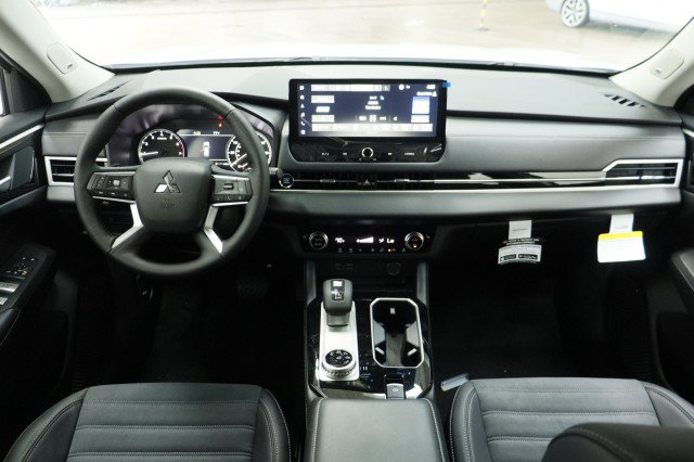 New 2026 Mitsubishi Outlander SE FWD image 19