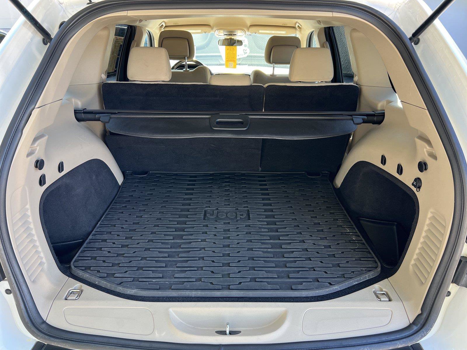 Used 2020 Jeep Grand Cherokee Laredo RWD image 29