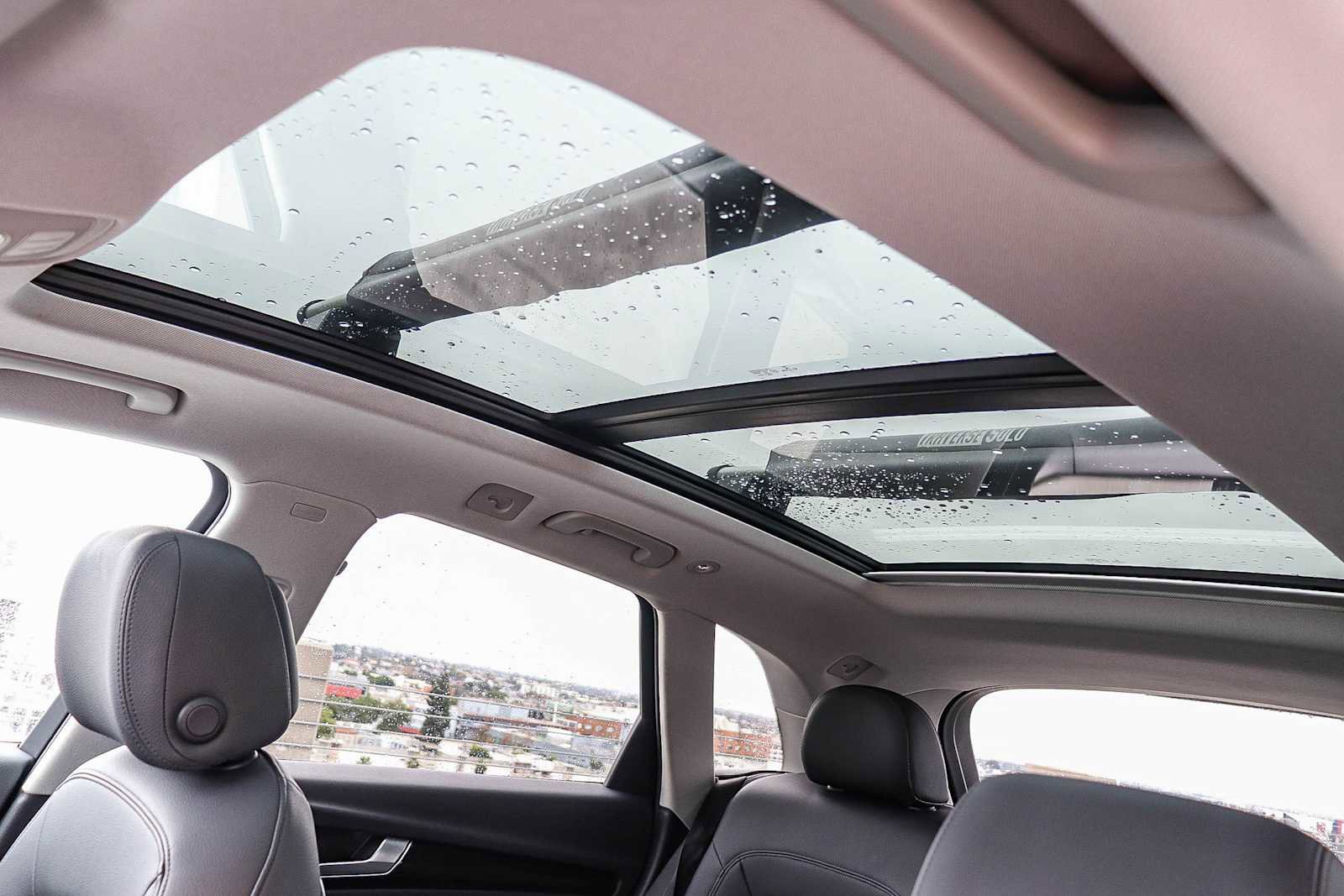 Used 2020 Audi Q5 e Premium Plus w/ Premium Plus Package image 37