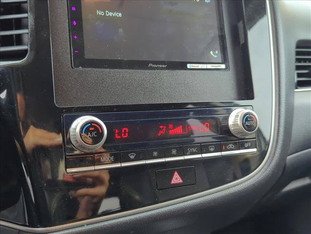 Used 2020 Mitsubishi Outlander SE FWD image 19
