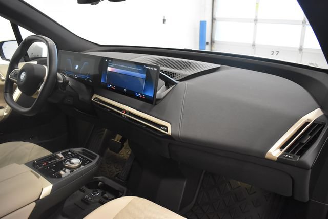 Used 2023 BMW iX xDrive50 w/ Sport Package AWD/4WD image 18