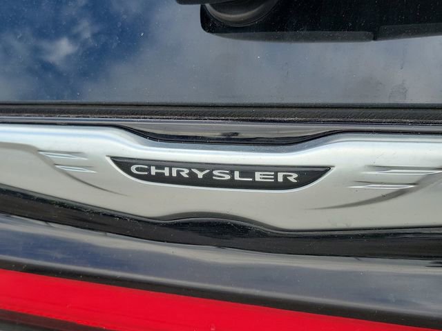 Used 2024 Chrysler Pacifica Touring-L image 8