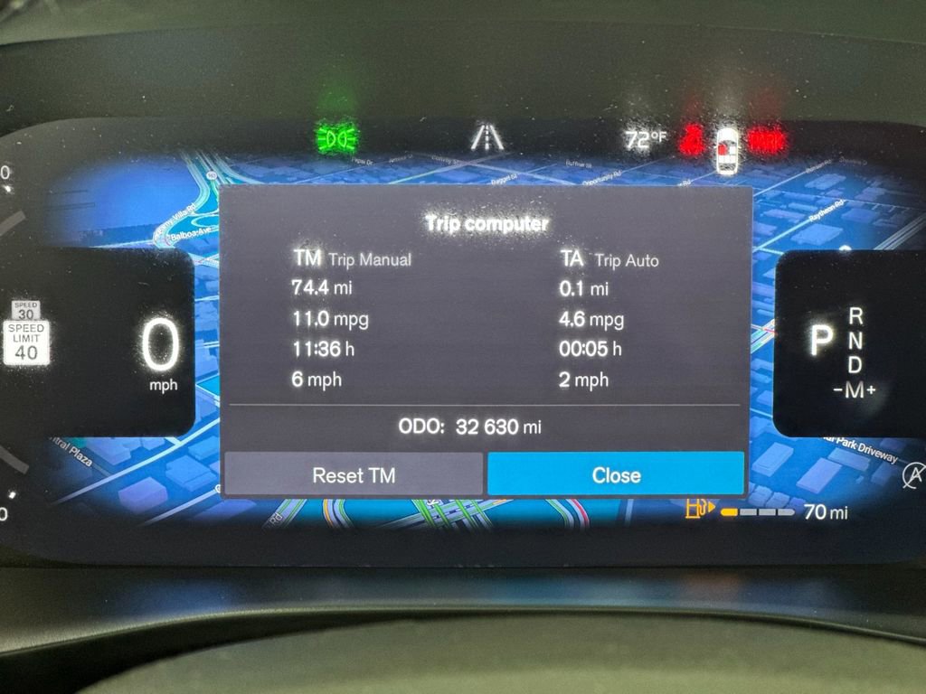 Certified 2023 Volvo XC40 B5 Ultimate w/ Climate Package image 27